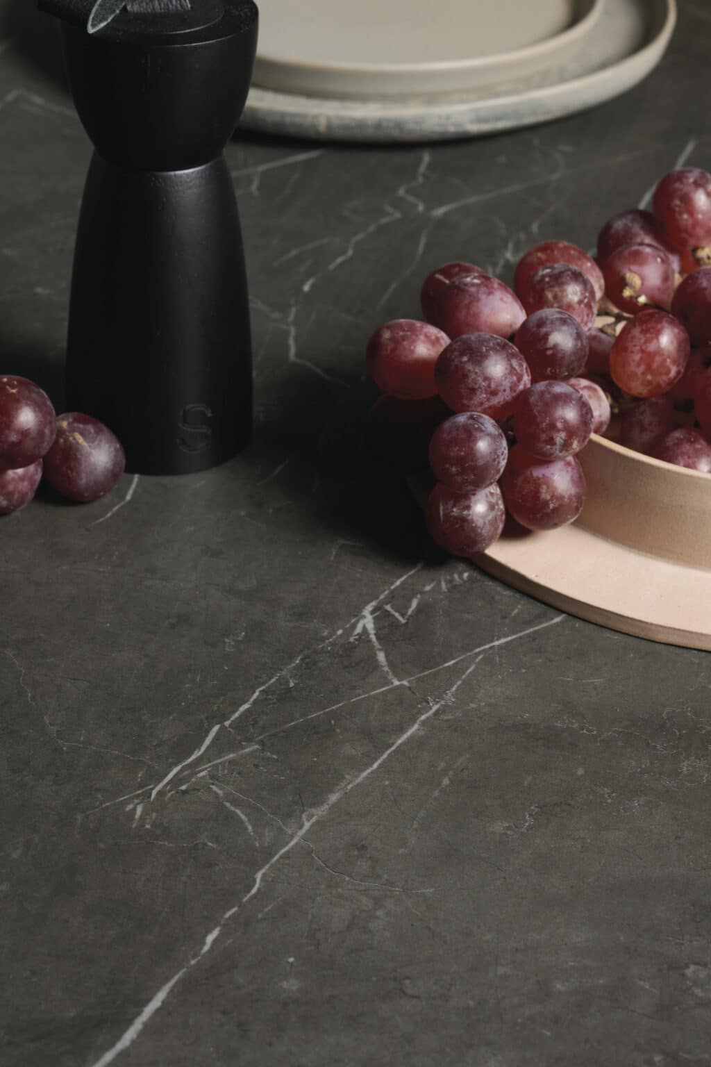 ss-ss02-pietra_grey-_-_-320160-amb34-grape_dishes