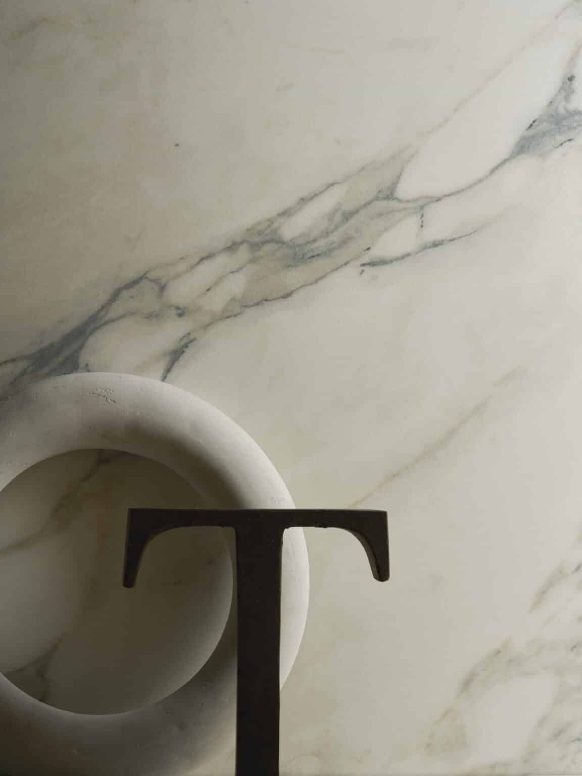 ss-ss03-calacatta_macchia_vecchia_arabescato-4d-cashmere-_-amb8_part1-still_life