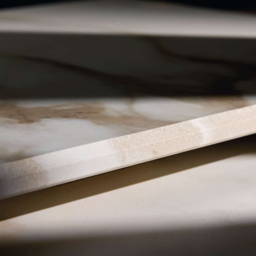 ss-ss03-calacatta_aureo-4d-_-320160-amb28-double_straight_squared_ridge